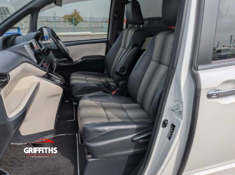 Vehicle Image 8
