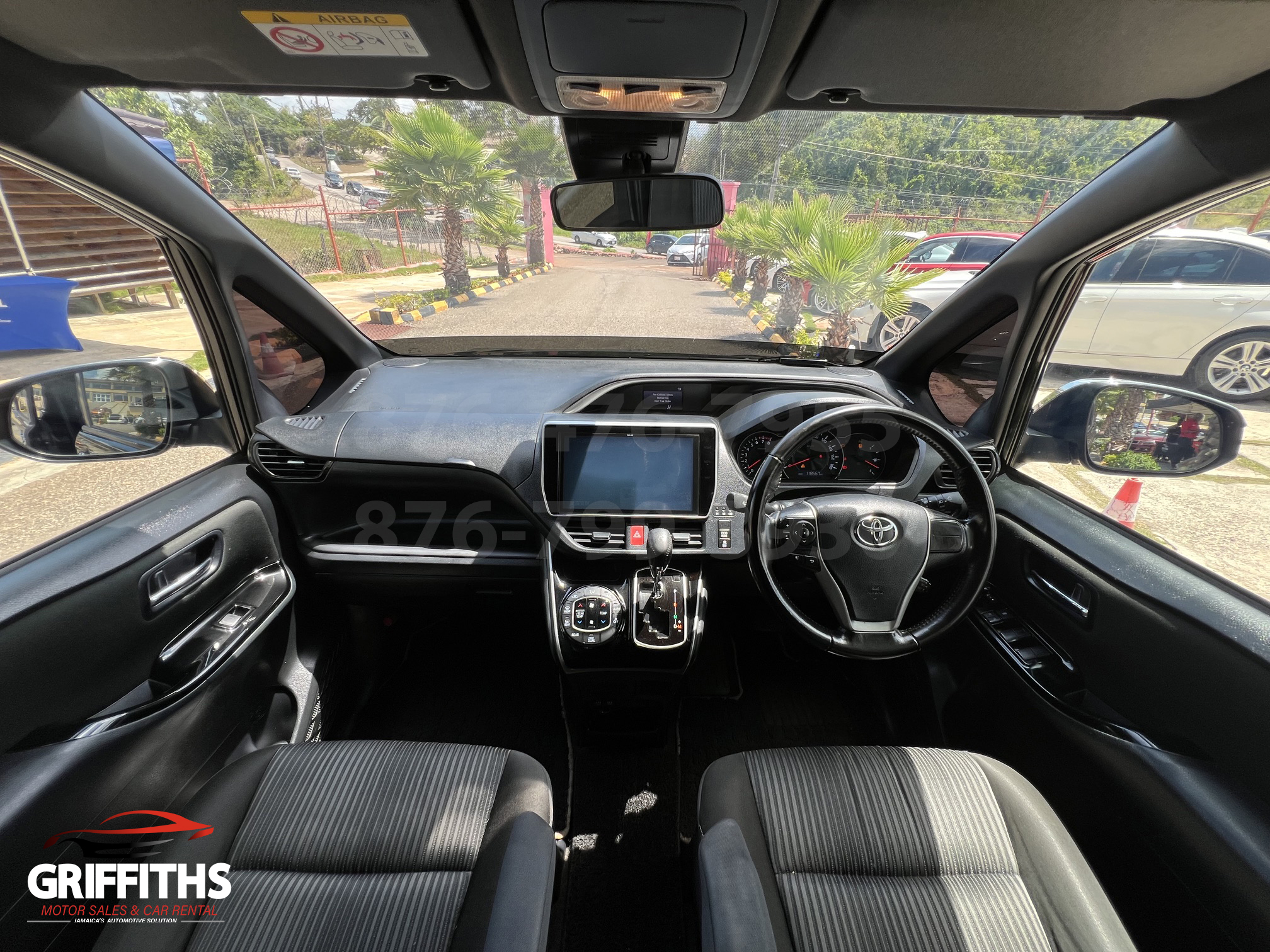Vehicle Image 9