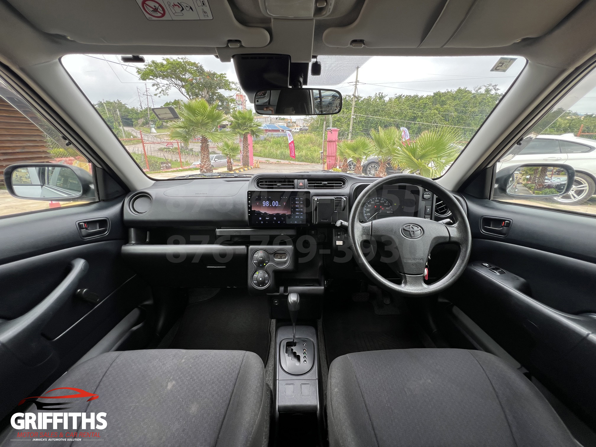 Vehicle Image 9