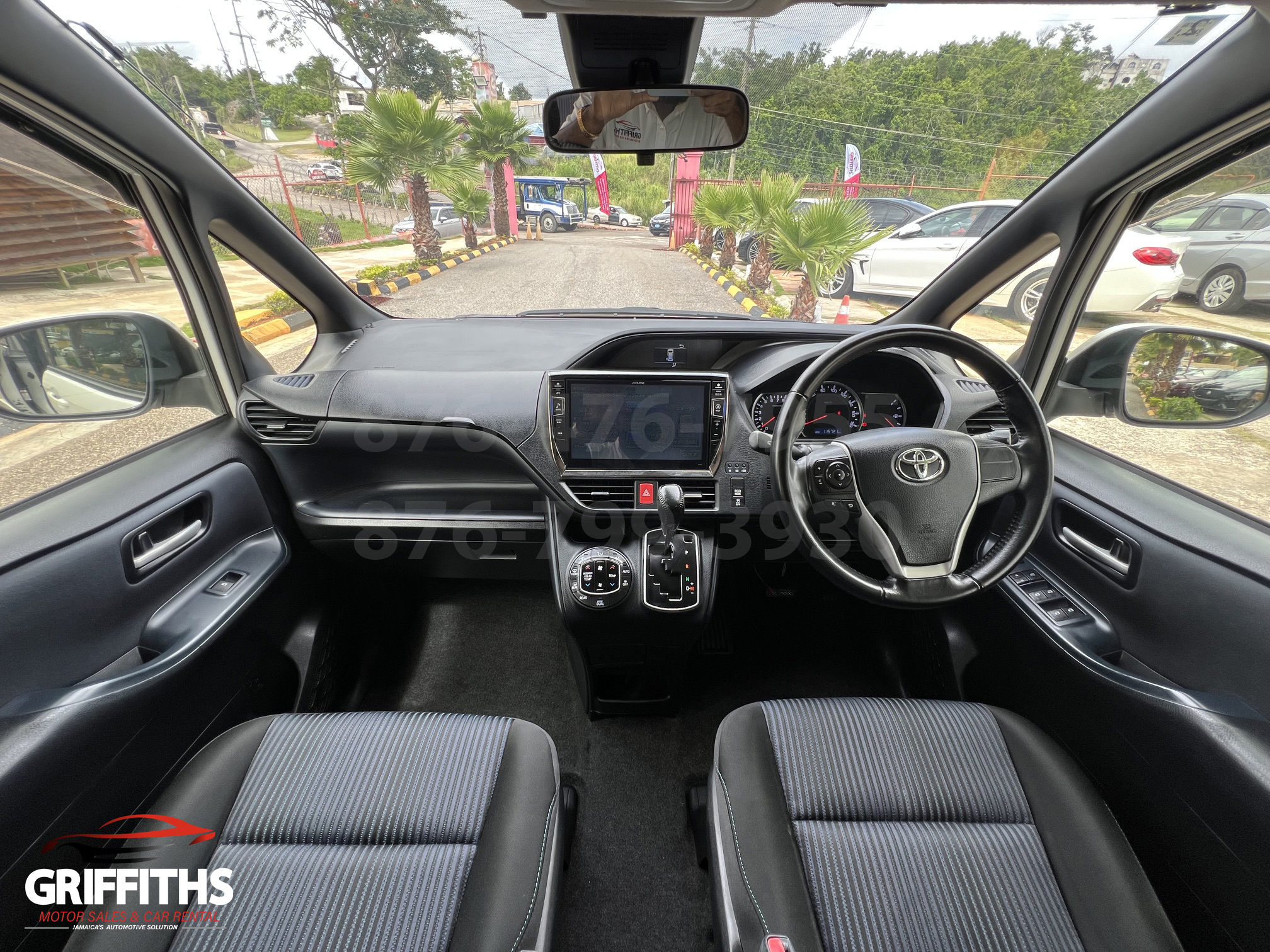 Vehicle Image 9